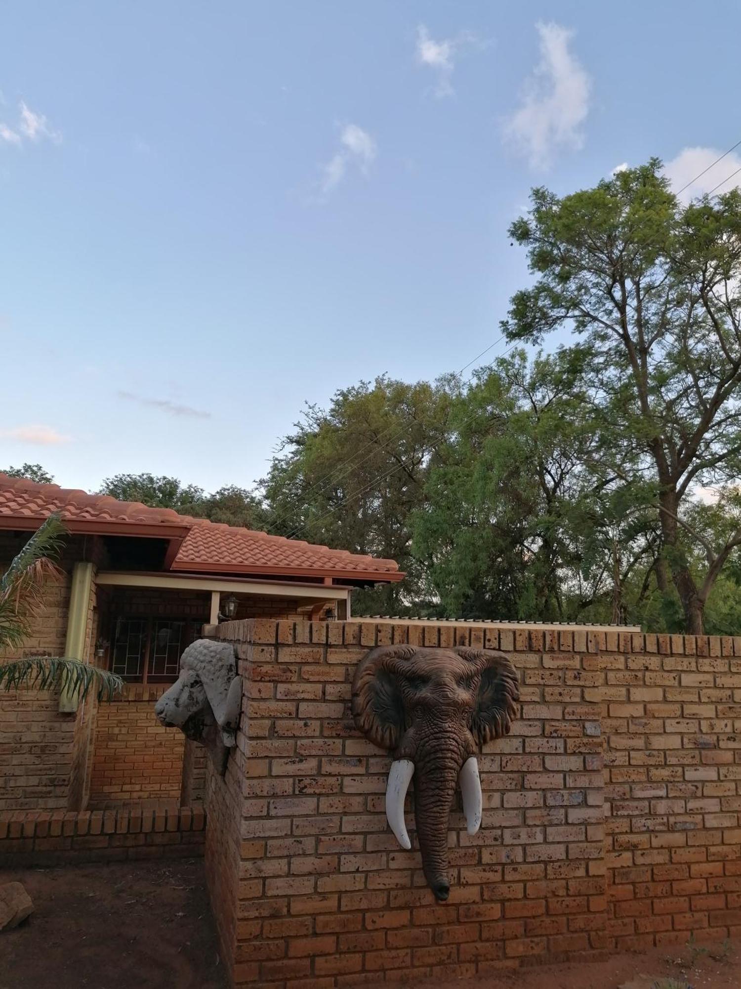 Kettle Guest Lodge Rustenburg Exterior photo